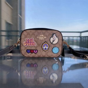 蔻驰正品官网CC151 DISNEY X COACH JAMIE 徽章相机包